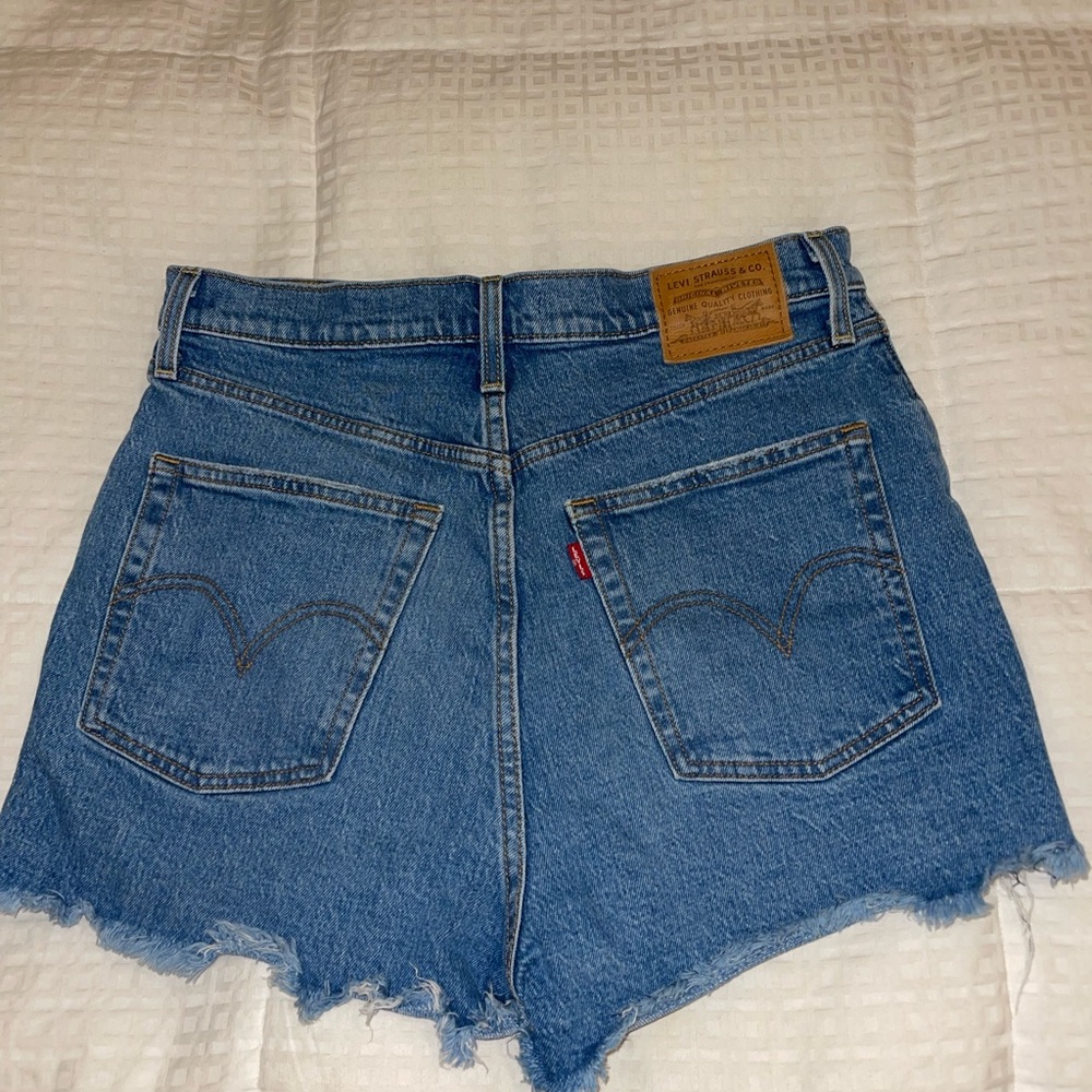 Levi’s Ribcage Shorts
